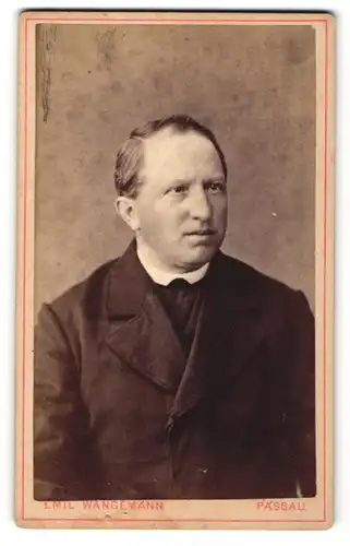 Fotografie Emil Wangemann, Passau, Portrait Herr in zeitgenössischer Mode