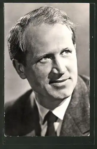 AK Schauspieler Wilhelm Koch-Hooge im Porträt mit Krawatte