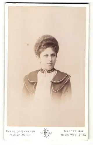 Fotografie Franz Langhammer, Magdeburg, Portrait Dame mit Hochsteckfrisur
