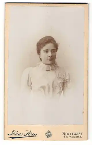 Fotografie Julius Stoess, Stuttgart, Portrait bezauberndes Fräulein