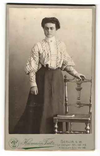 Fotografie Hermann Tietz, Berlin-SW, Portrait bürgerliche junge Frau