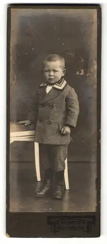Fotografie G. Klimmer, Bückeburg, Portrait kleiner Junge in Anzug
