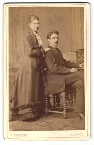 Fotografie H. Mehlert, Itzehoe, Portrait bürgerliches Paar