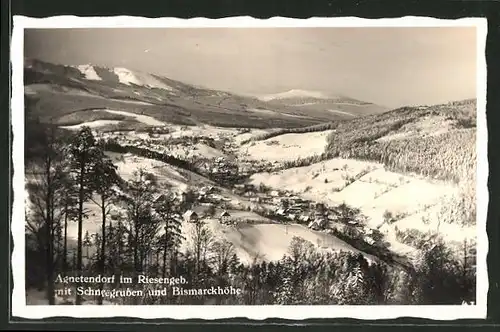 AK Agnetendorf, Totalansicht im Winter mit Schneegruben & Bismarckhöhe
