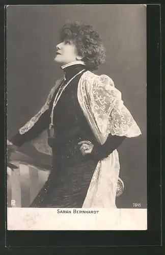 AK Schauspielerin Sarah Bernhardt im schwarzen Kleid
