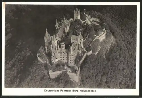 Fotografie Fotograf unbekannt, Ansicht Bisingen, Burg Hohenzollern, Luftschiff-Zeppelin Deutschland-Fahrt