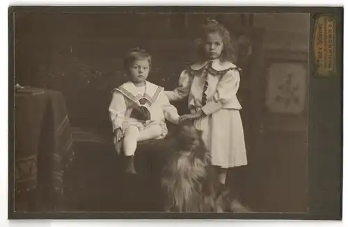 Fotografie F. Frey Söhne, Heilbronn, Portrait Knabe und Mädchen mit Hund