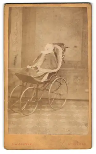Fotografie G. W. Griffin, St Helens, Portrait Kleinkind in Kinderwagen