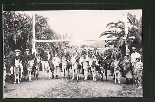 Foto-AK Herren und eine Dame reiten auf Eseln