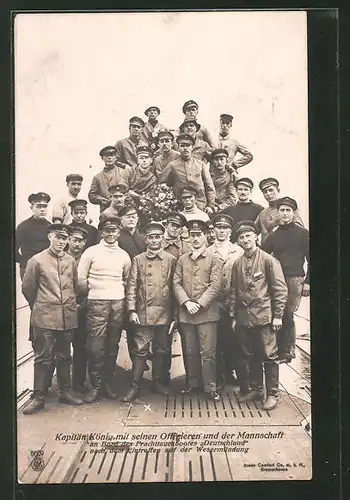 AK Kapitän König mit seinen Offizieren und der Mannschaft auf dem Deck von U-Deutschland
