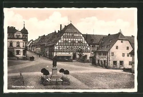 AK Hartenstein, Marktplatz mit Denkmal und Gasthof zum goldenen Lamm