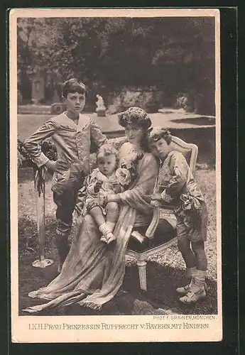 AK Frau Prinzessin Rupprecht von Bayern mit ihren Kindern