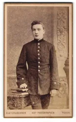 Fotografie A. & F. Zeuschner, Posen, Portrait junger Soldat in Uniform
