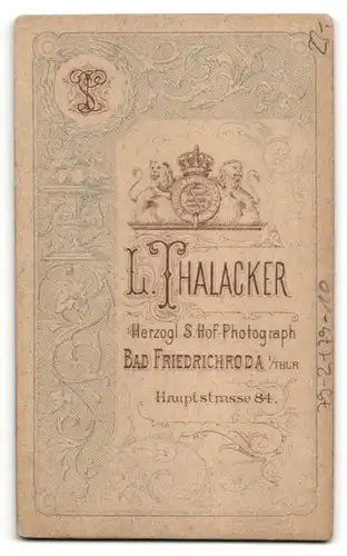 Fotografie L. Thalacker, Bad Friedrichroda i. Thür., Portrait junge Frau in Tracht