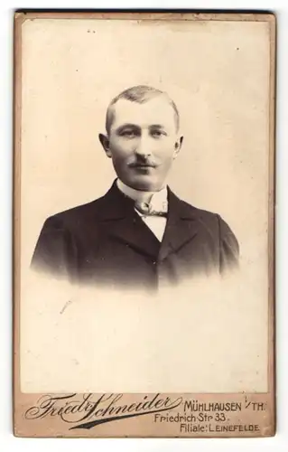 Fotografie Friedrich Schneider, Mühlhausen i. Th., Portrait eleganter Herr mit Schnurrbart