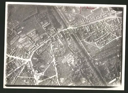 Fotografie 1.WK, Ansicht Reims, Luftbild der Fliegerabteilung 261 zeigt Bereich am Stadtrand
