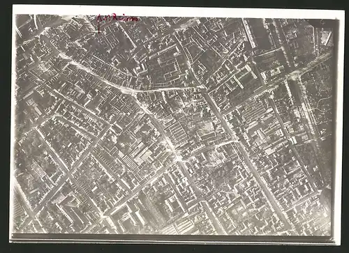 Fotografie 1.WK, Ansicht Reims, Luftbild einer Fliegerabteilung zeigt Gebäude & Strassenzüge der Innenstadt