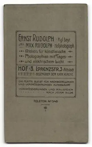 Fotografie E. Rudolph, Hof i. B., Portrait Kleinkind mit Spielzeug