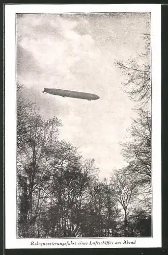 AK Rekognoszierungsfahrt eines Zeppelins am Abend
