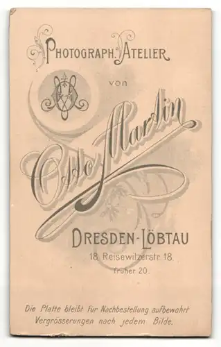 Fotografie Otto Martin, Dresden-Löbtau, Portrait junger Herr in Anzug