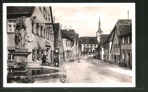 AK Emskirchen, Herkulesbrunnen mit Blick in die Hauptstrasse