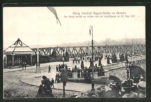 AK Dresden-Neustadt, König Friedrich August-Brücke, König bei der Besichtigung 1910
