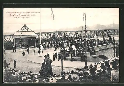 AK Dresden-Neustadt, der König besichtigt die König Friedrich August-Brücke am 30. August 1910