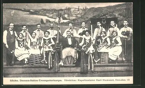 AK Dresden, Sächs. Damen-Salon-Trompeterkorps auf der Bühne, Kapellmeister Karl Niemand
