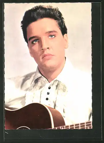 AK Elvis Presley, Portrait mit Gitarre