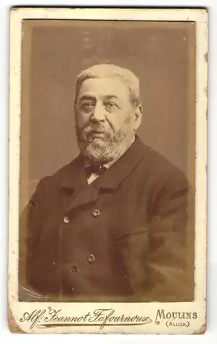 Fotografie Alf. Jeannot-Fafournoux, Moulins, Portrait älterer Herr mit Bart im Anzug