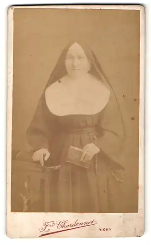 Fotografie Fnd Chardonnet, Vichy, Portrait kathol. Geistliche, Nonne