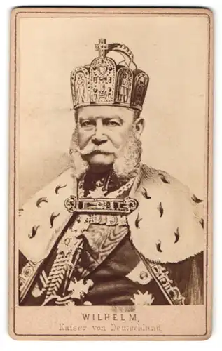 Fotografie Portrait Kaiser Wilhelm I. festlich geklleidet mit Krone & Orden