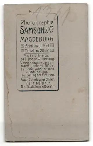 Fotografie Samson & Co, Magdeburg, Portrait junger Mann mit Scheitel im Anzug
