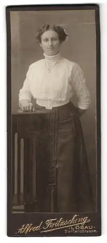 Fotografie Alfred Fritzsching, Löbau, Portrait bürgerliche Dame