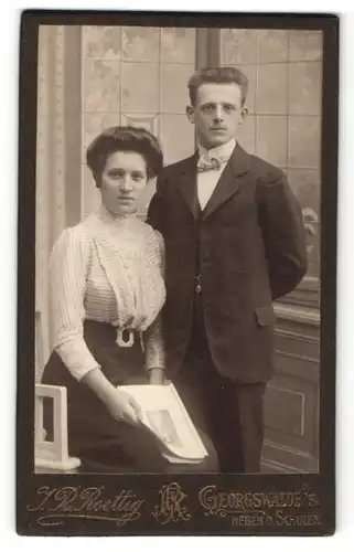 Fotografie J. R. Roettig, Georgswalde, Portrait bürgerliches Paar