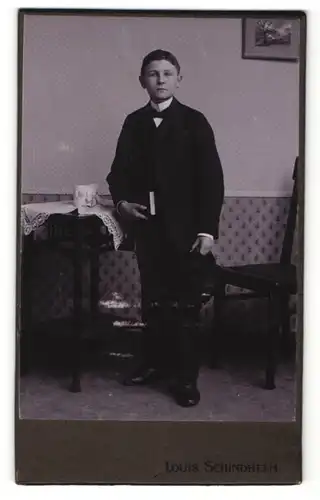 Fotografie Louis Schindhelm, Ebersbach i/S, Portrait Knabe in festlicher Kleidung