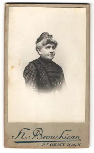 Fotografie H. Brouchican, St. Remy, Portrait ältere Dame mit Hochsteckfrisur