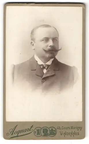 Fotografie Acquart, Vincennes, Portrait bürgerlicher Herr mit Oberlippenbart