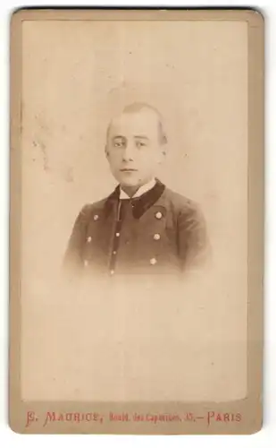 Fotografie E. Maurice, Paris, Portrait Knabe mit kurzgeschorenem Haar
