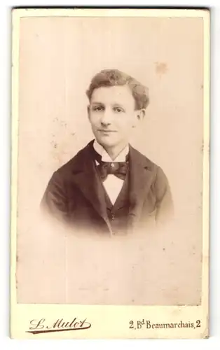 Fotografie L. Mulot, Paris, Portrait Knabe in Anzug