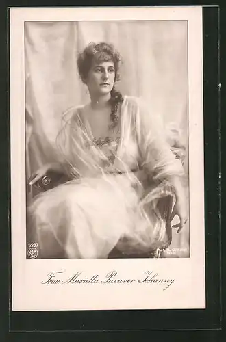 AK Schauspielerin Marietta Picarver Johanny im Stuhl sitzend porträtiert