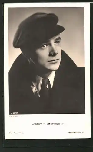 AK Schauspieler Joachim Brennecke mit Mütze porträtiert