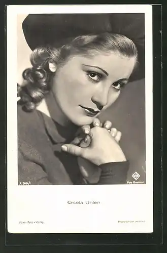 AK Schauspielerin Gisela Uhlen mit Mütze porträtiert