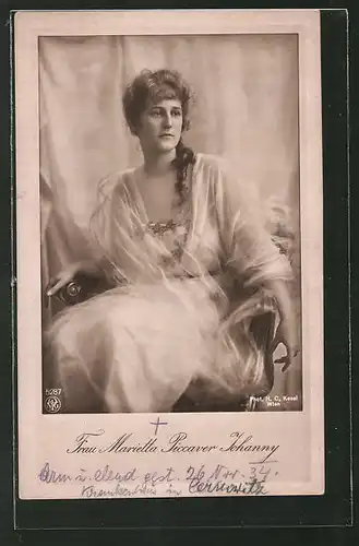 AK Schauspielerin Marietta Picarver Johanny in Stuhl sitzend porträtiert