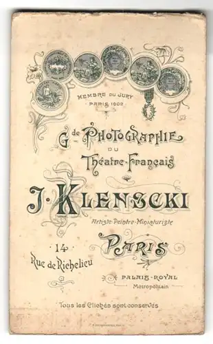Fotografie J. Klenscki, Paris, Portrait Kleinkind mit nackigen Füssen