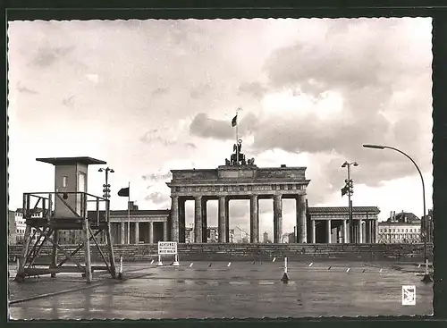 AK Berlin, Grenze und Wachtposten an dem Brandenburger Tor