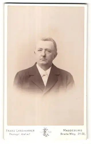 Fotografie Franz Langhammer, Magdeburg, Portrait älterer bürgerlicher Herr