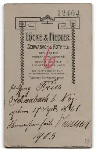 Fotografie Löcke & Fiedler, Schwabach, Portrait edler Herr mit Schnauzer im Anzug