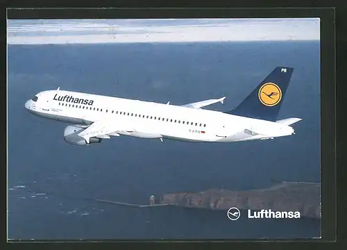 AK Airbus A320-200 der Lufthansa über dem Wasser