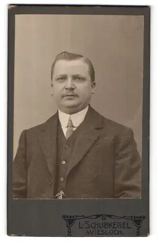 Fotografie L. Schubkegel, Wiesloch, Portrait feister bürgerlicher Herr